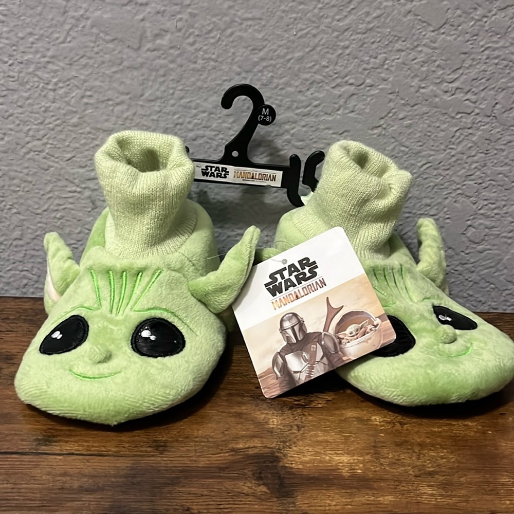 Star Wars Mandalorian Green Slippers NWT